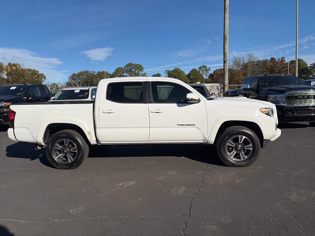 Used 2018 Toyota Tacoma TRD Sport image 8