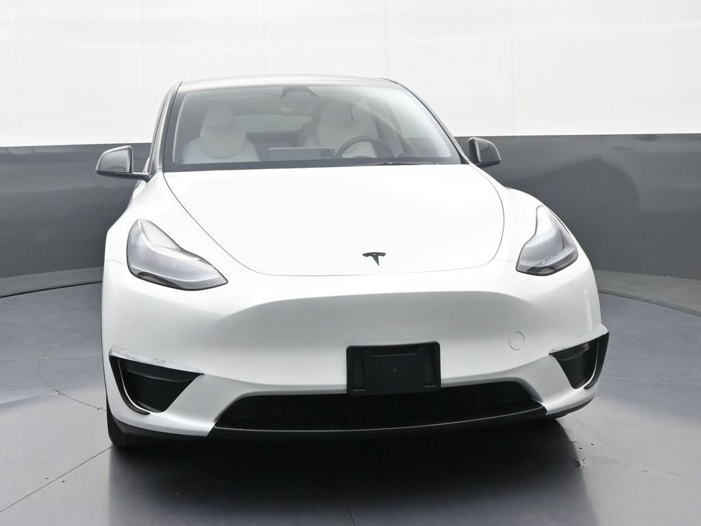 Used 2025 Tesla Model Y Long Range RWD image 2