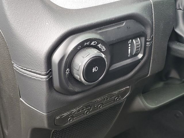 Used 2025 Jeep Wrangler Sahara AWD/4WD image 7