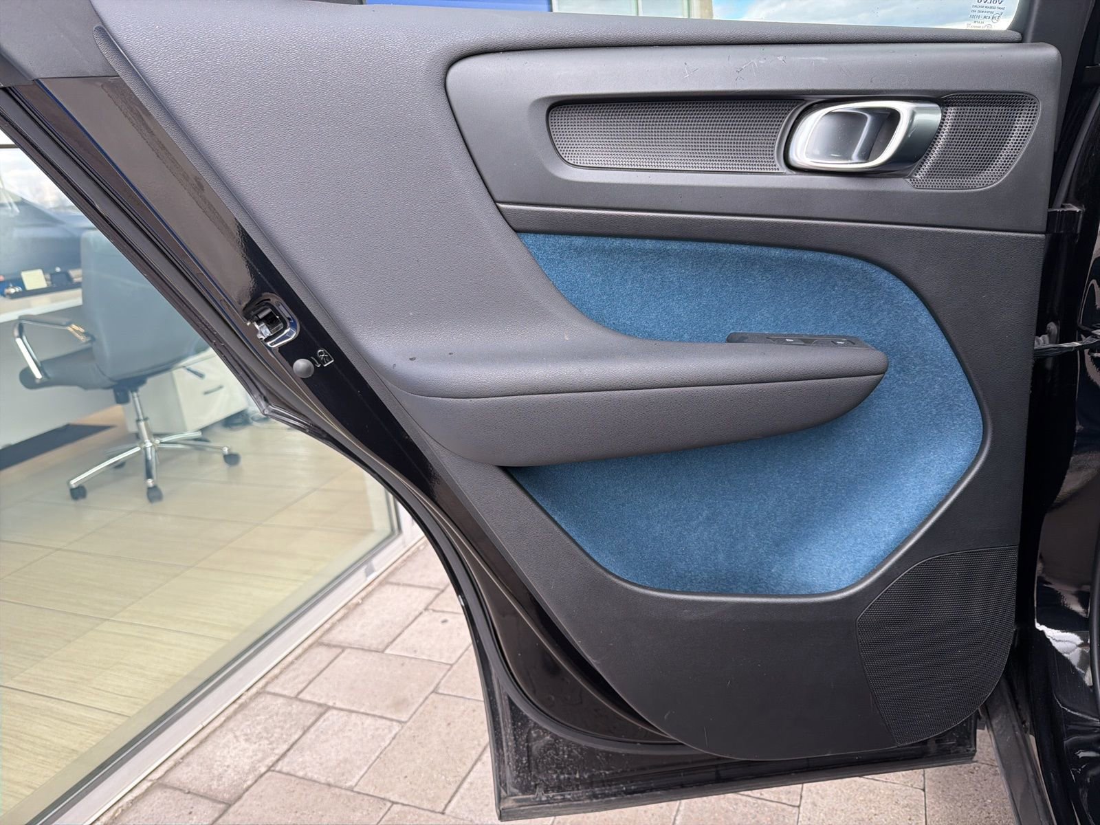 Used 2023 Volvo C40 P8 Recharge Plus image 21