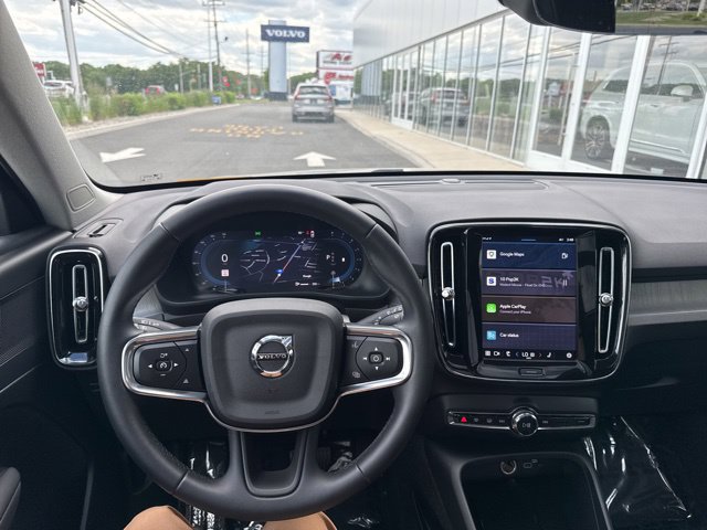 Certified 2025 Volvo XC40 B5 Plus AWD/4WD image 20