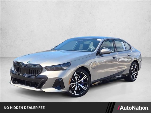 New 2026 BMW 550e xDrive AWD/4WD image 1