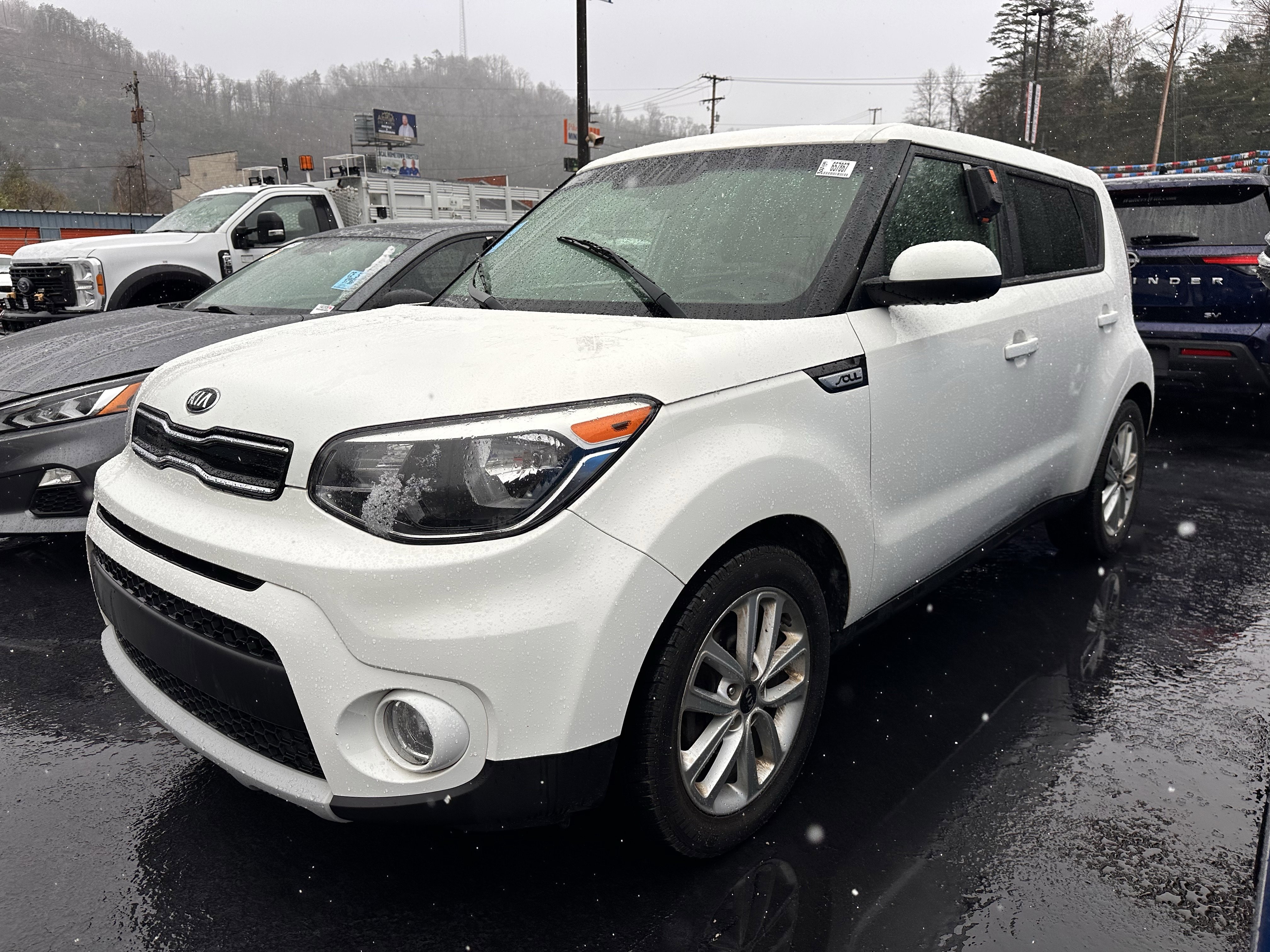 Used 2019 Kia Soul + image 3