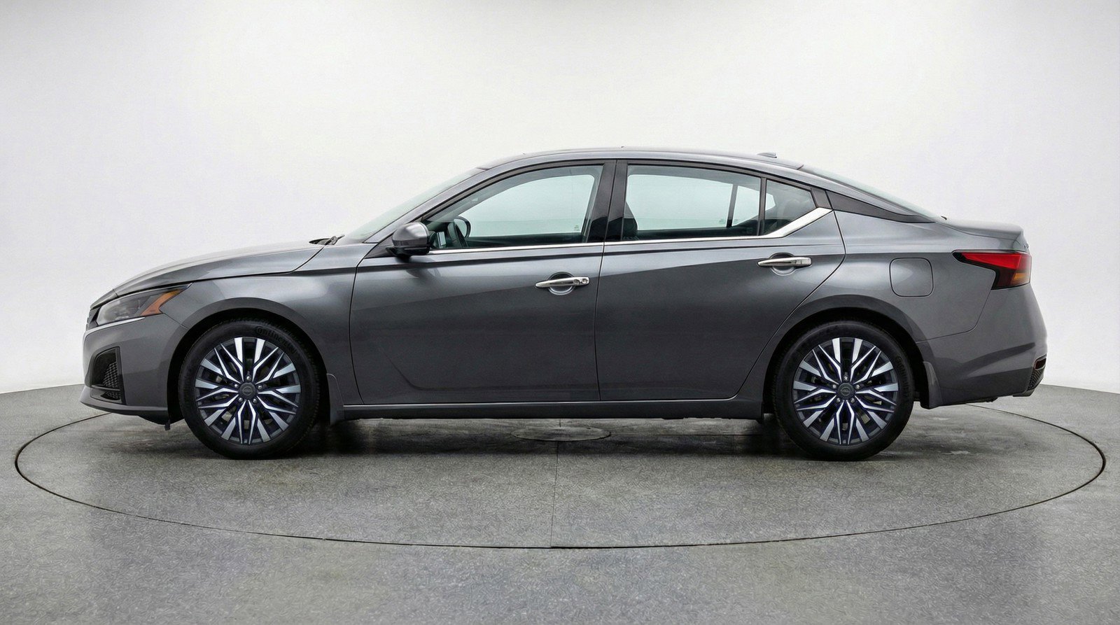 Used 2025 Nissan Altima 2.5 SV image 5