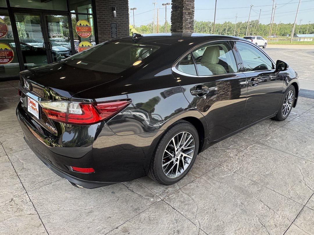Used 2016 Lexus ES 350 w/ Luxury Package w/Wood Trim FWD image 6