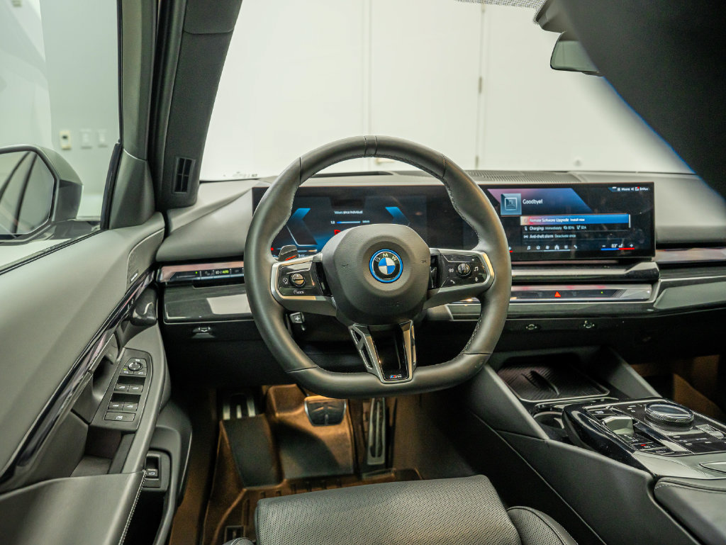 Used 2024 BMW i5 eDrive40i w/ M Sport Package RWD image 32