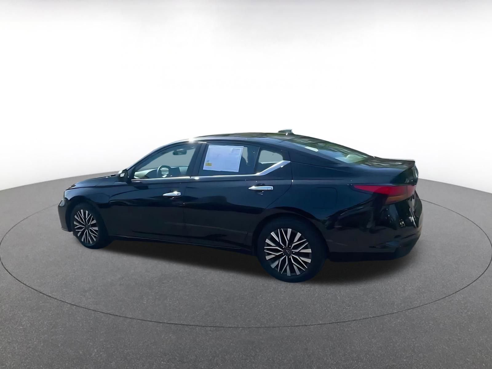 Used 2025 Nissan Altima 2.5 SV image 10