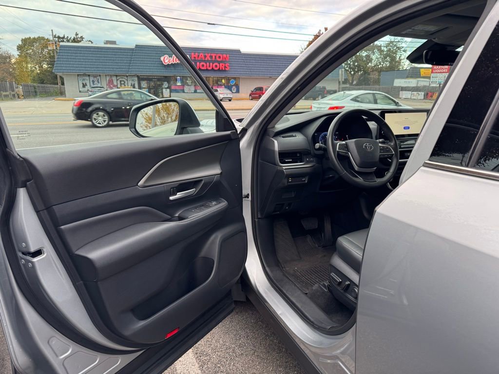 Used 2024 Toyota Grand Highlander XLE image 10