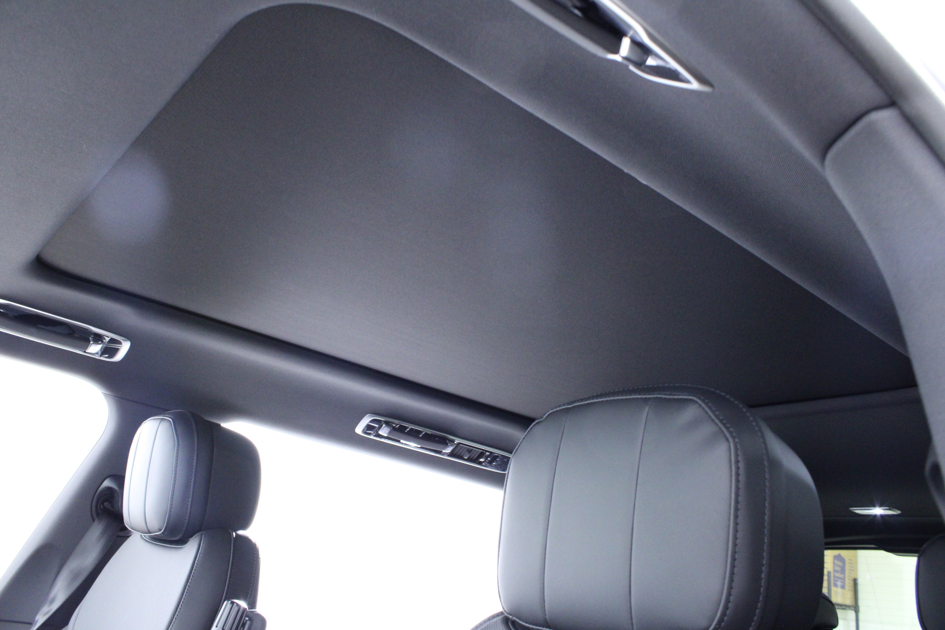 New 2026 Land Rover Range Rover Long Wheelbase SE image 23