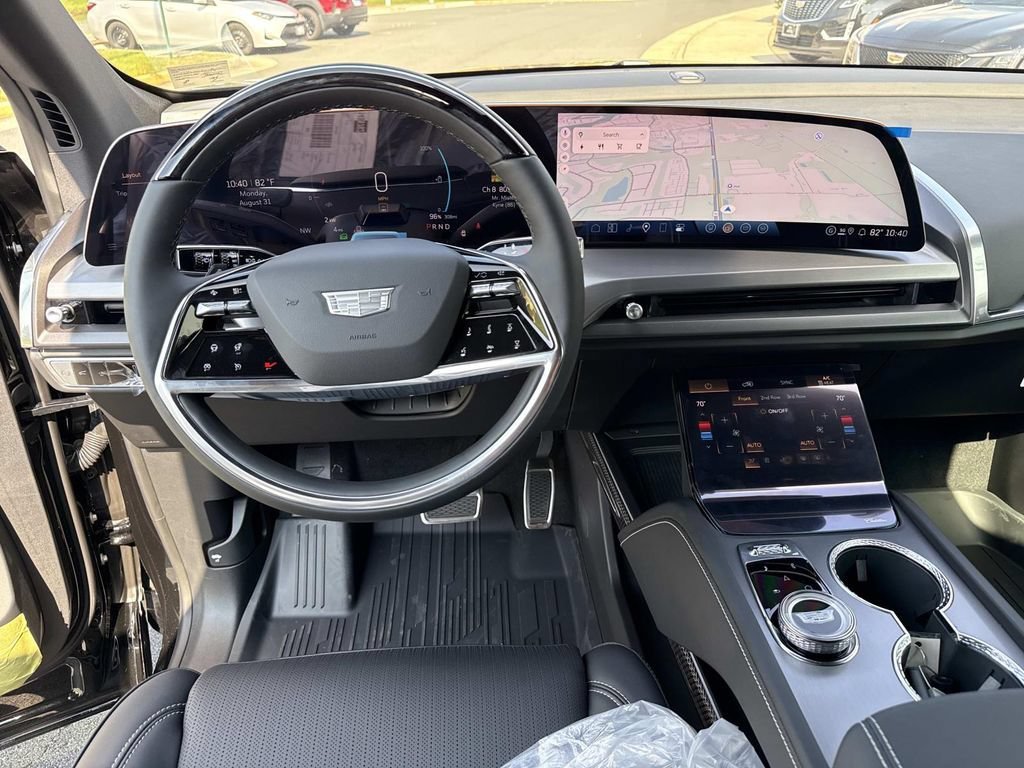 New 2027 Cadillac Vistiq Luxury w/ LPO, Floor Liner Package AWD/4WD image 10