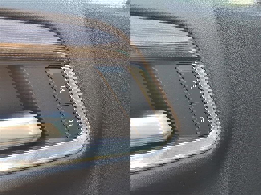 Used 2023 Chevrolet Silverado 1500 LT image 14