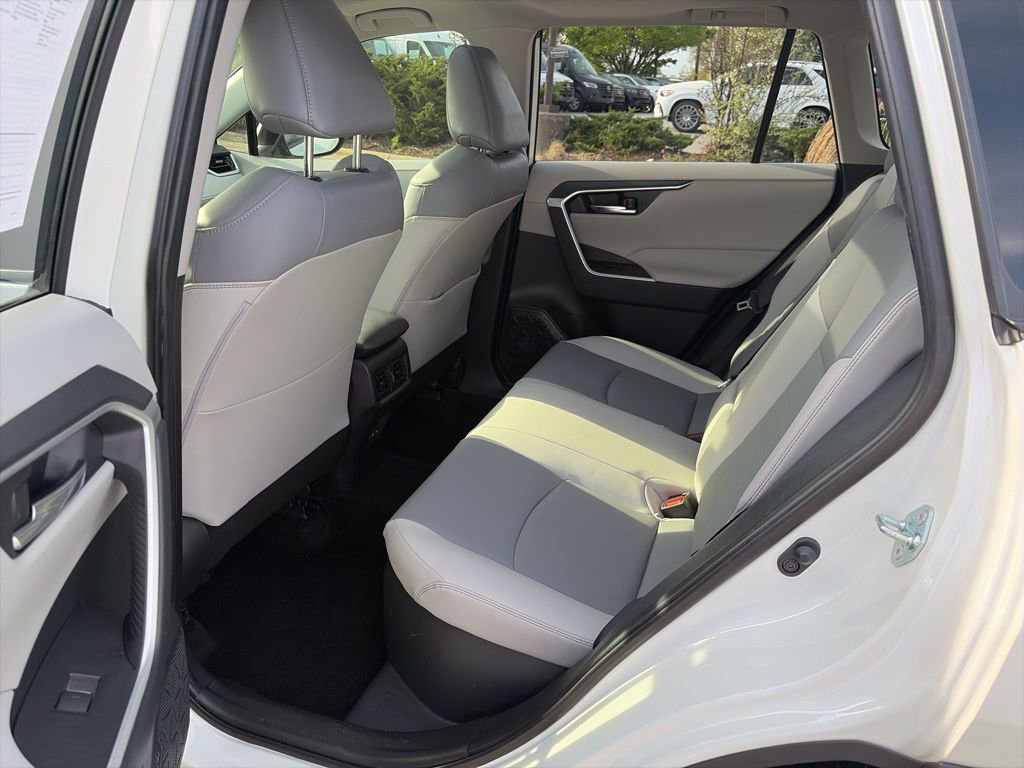 Used 2022 Toyota RAV4 XLE Premium image 13