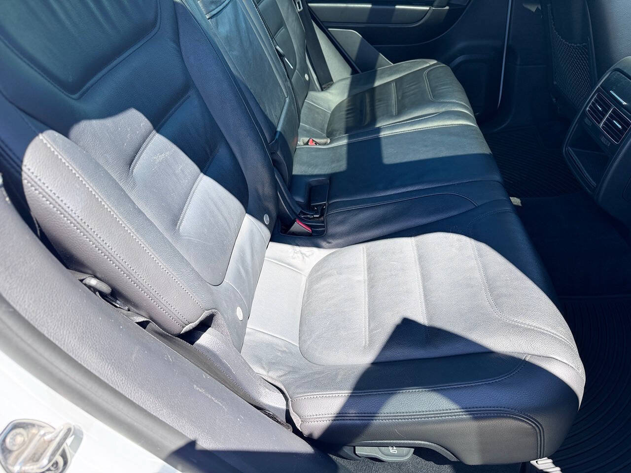 Used 2014 Volkswagen Touareg TDI AWD/4WD image 16