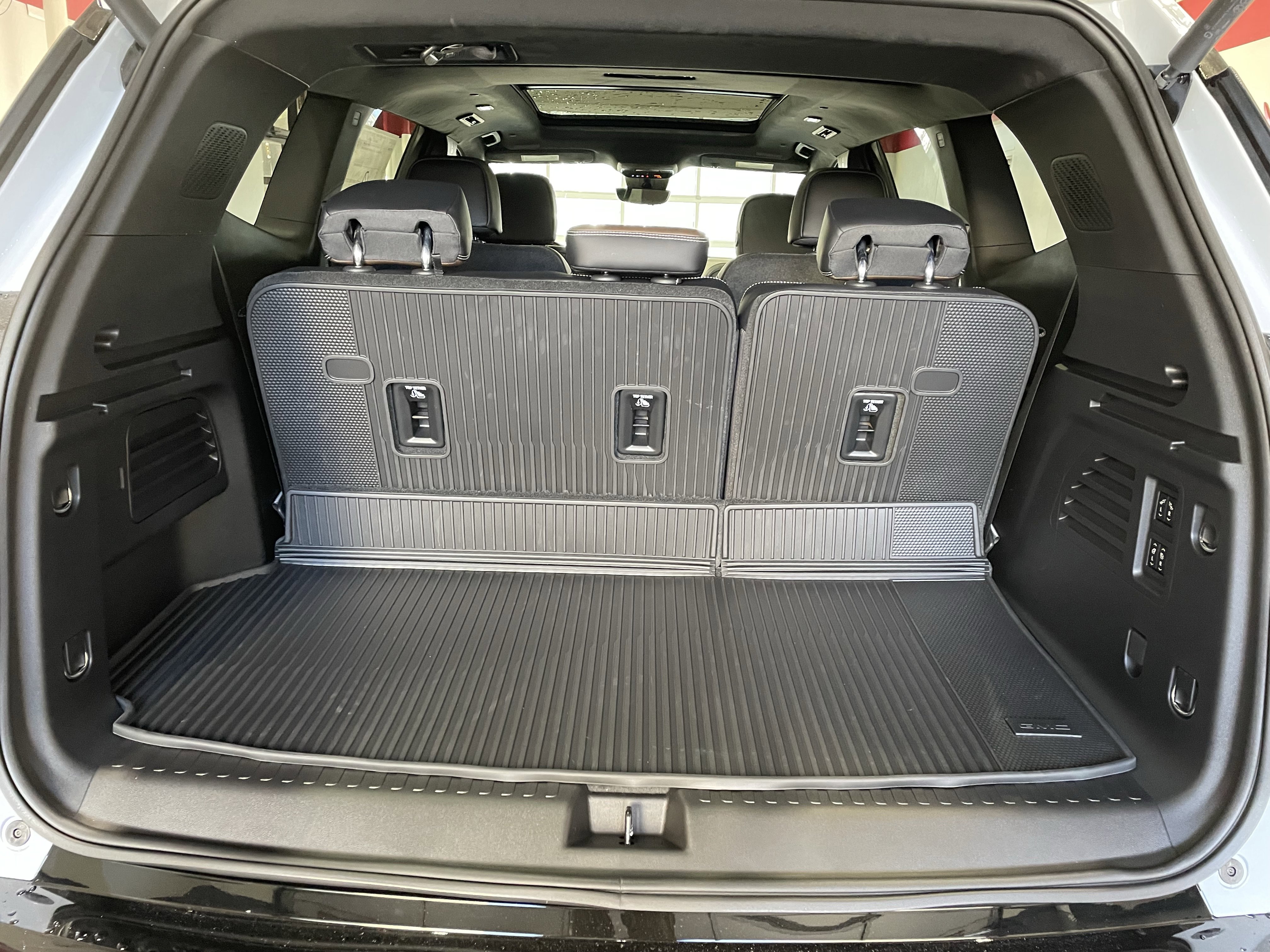 New 2026 GMC Acadia Denali Ultimate w/ LPO, Floor Liner Package image 9