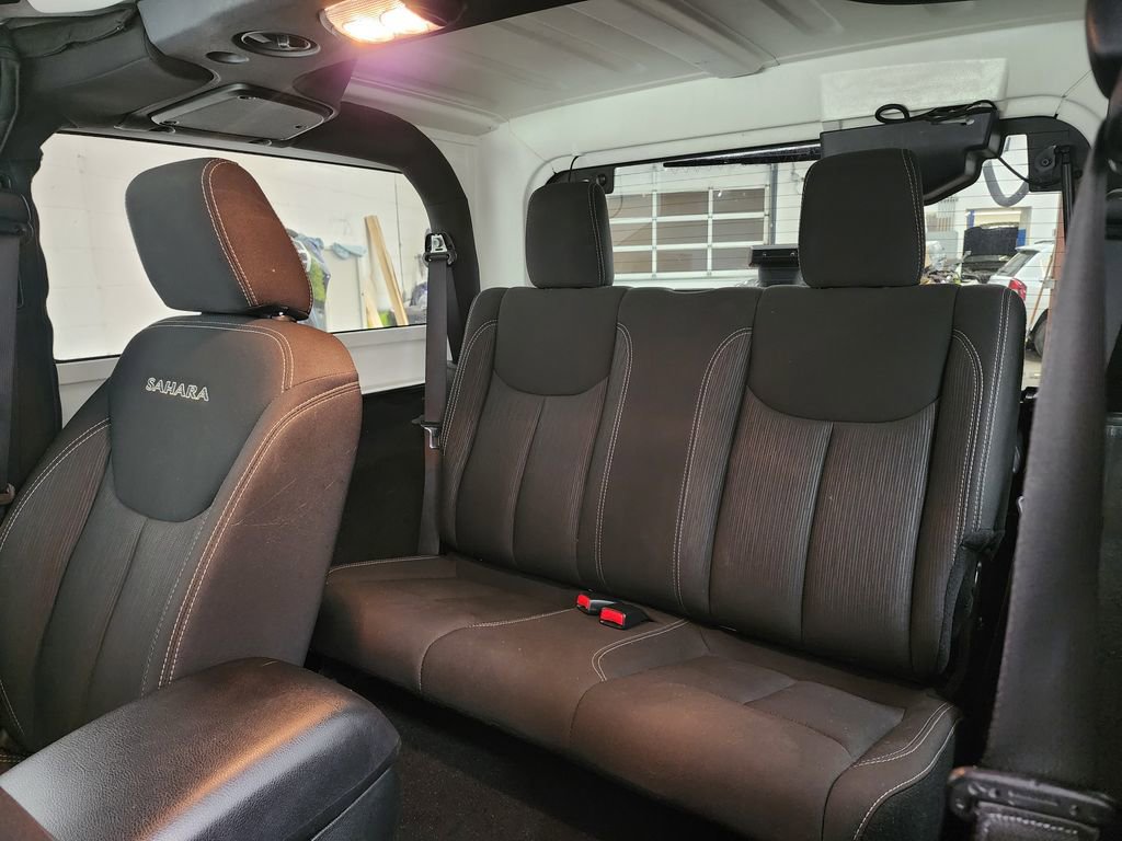 Used 2018 Jeep Wrangler Sahara w/ Connectivity Group image 23