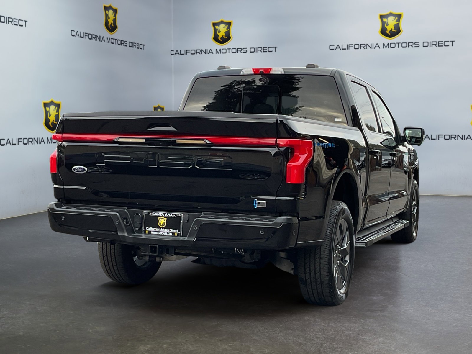 Used 2022 Ford F150 Lightning Lariat image 5