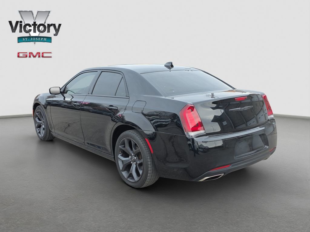 Used 2020 Chrysler 300 Touring w/ Sport Appearance Package image 15