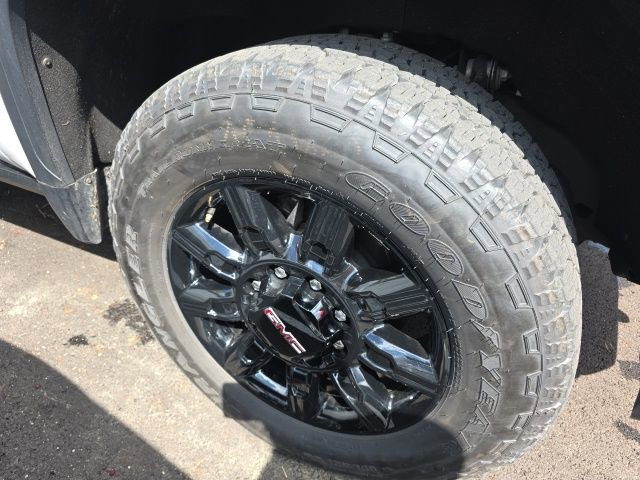 Used 2025 GMC Sierra 2500 AT4 w/ AT4 Premium Plus Package image 17