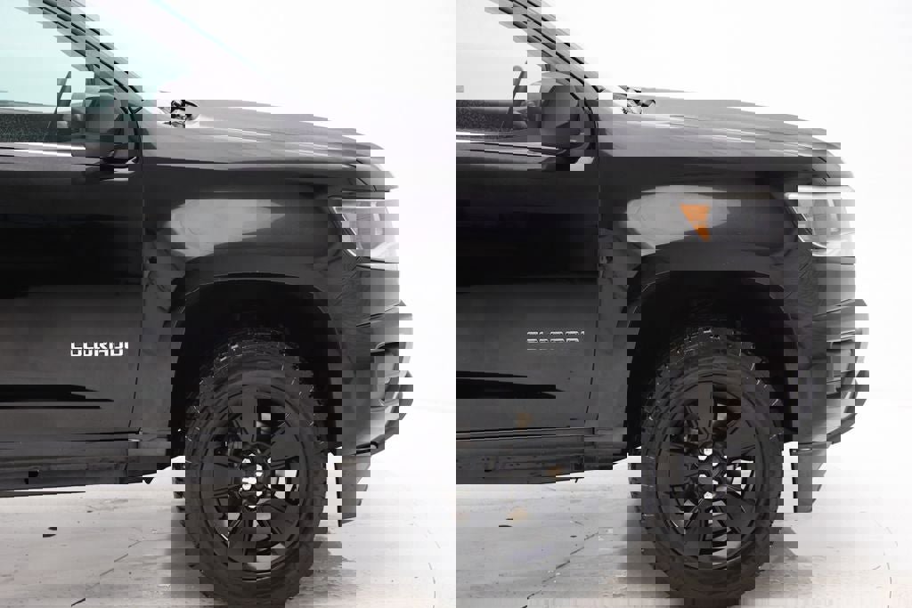 Used 2016 Chevrolet Colorado LT w/ Midnight Edition image 4