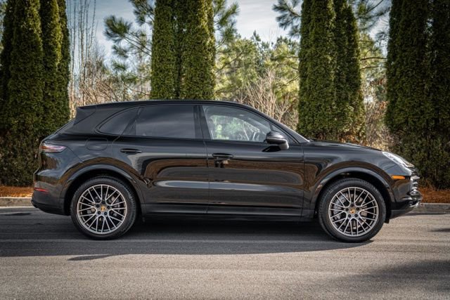 Used 2022 Porsche Cayenne Platinum Edition image 9