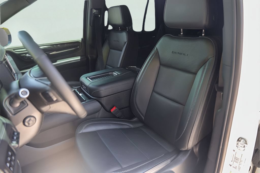 Used 2023 GMC Yukon Denali AWD/4WD image 10