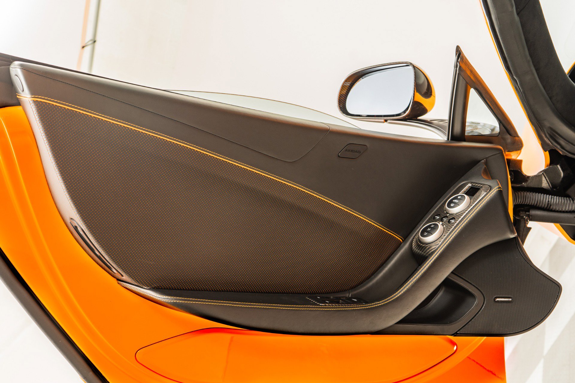 Used 2015 McLaren 650S Spider RWD image 28