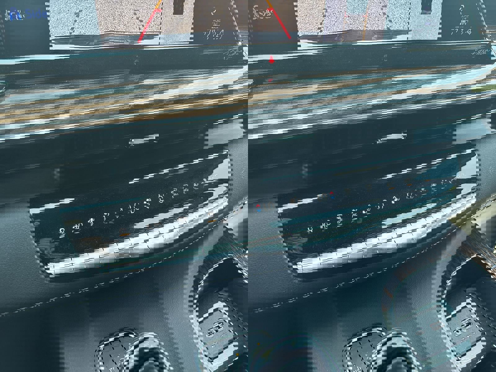 Used 2023 Cadillac Escalade ESV Premium Luxury RWD image 21