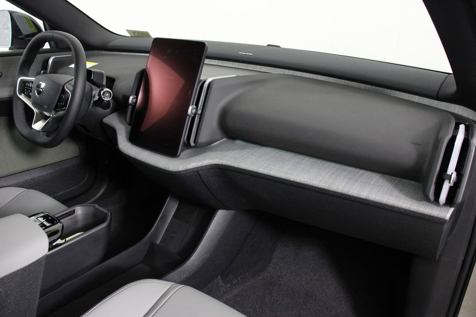 New 2026 Volvo EX30 Cross Country Ultra image 9