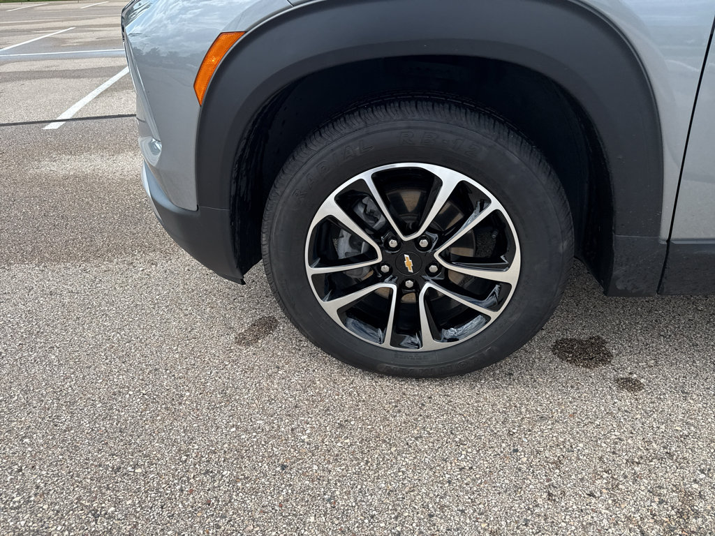 Used 2025 Chevrolet TrailBlazer LT AWD/4WD image 8