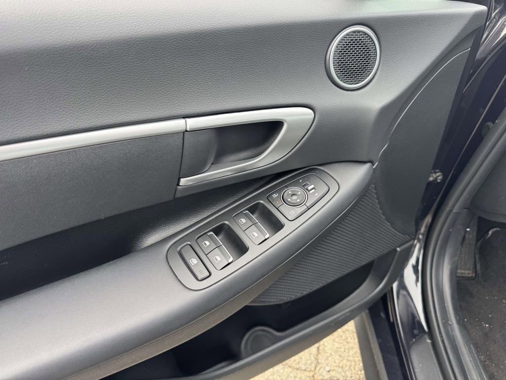 Certified 2025 Hyundai Sonata SE image 13