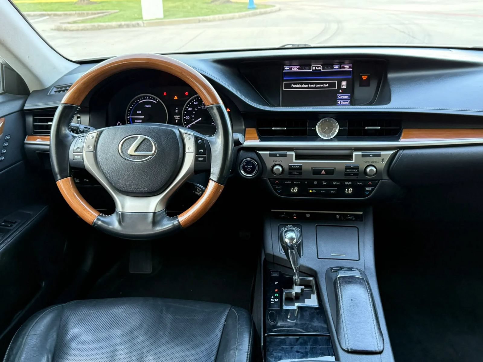 Used 2014 Lexus ES 300h w/ Luxury Package w/Bamboo Trim FWD image 13