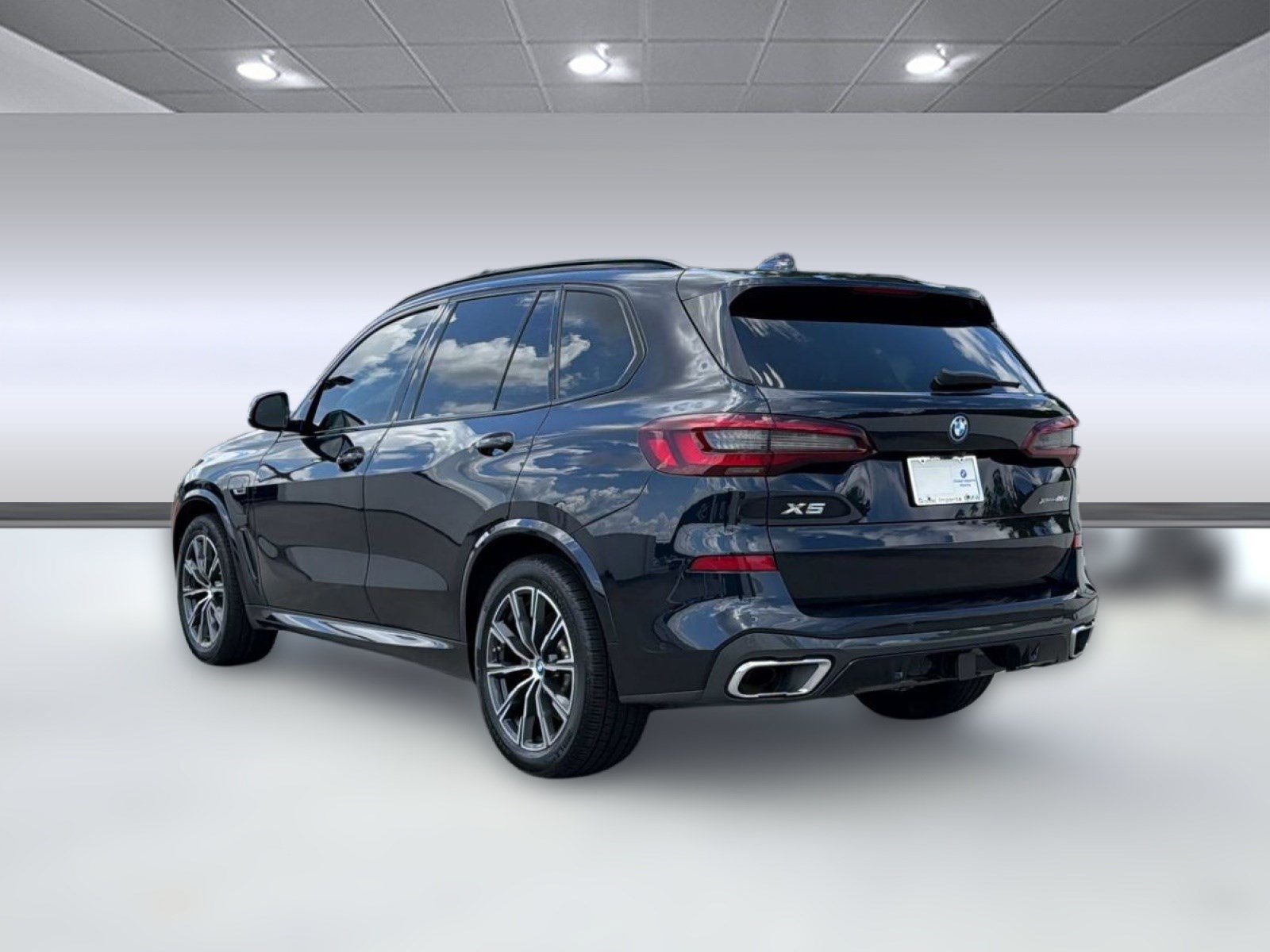 Used 2022 BMW X5 xDrive45e w/ M Sport Package AWD/4WD image 3