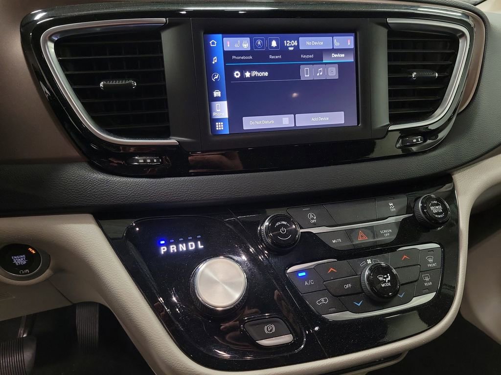 Used 2023 Chrysler Voyager LX image 14