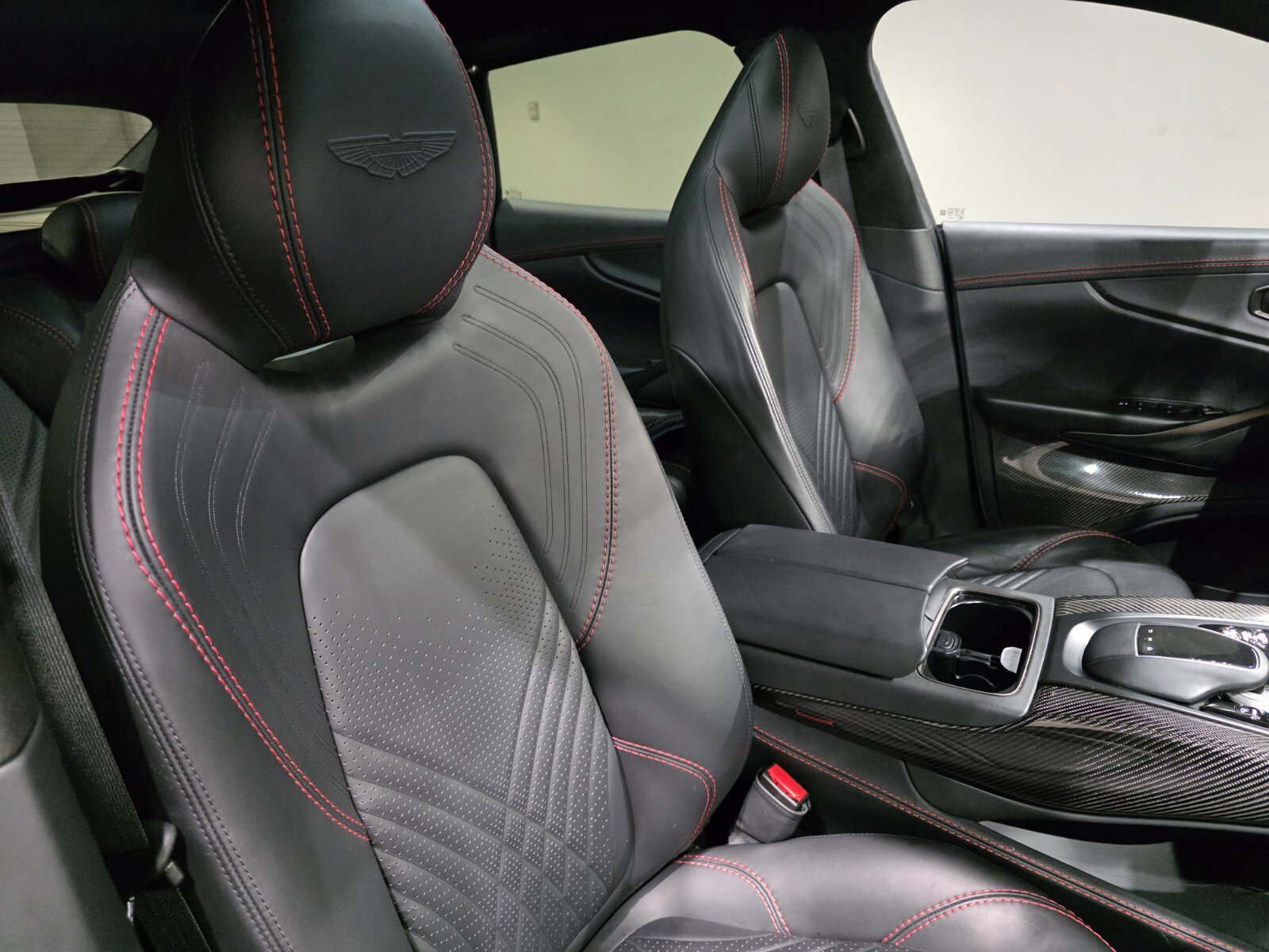 Used 2023 Aston Martin DBX image 22