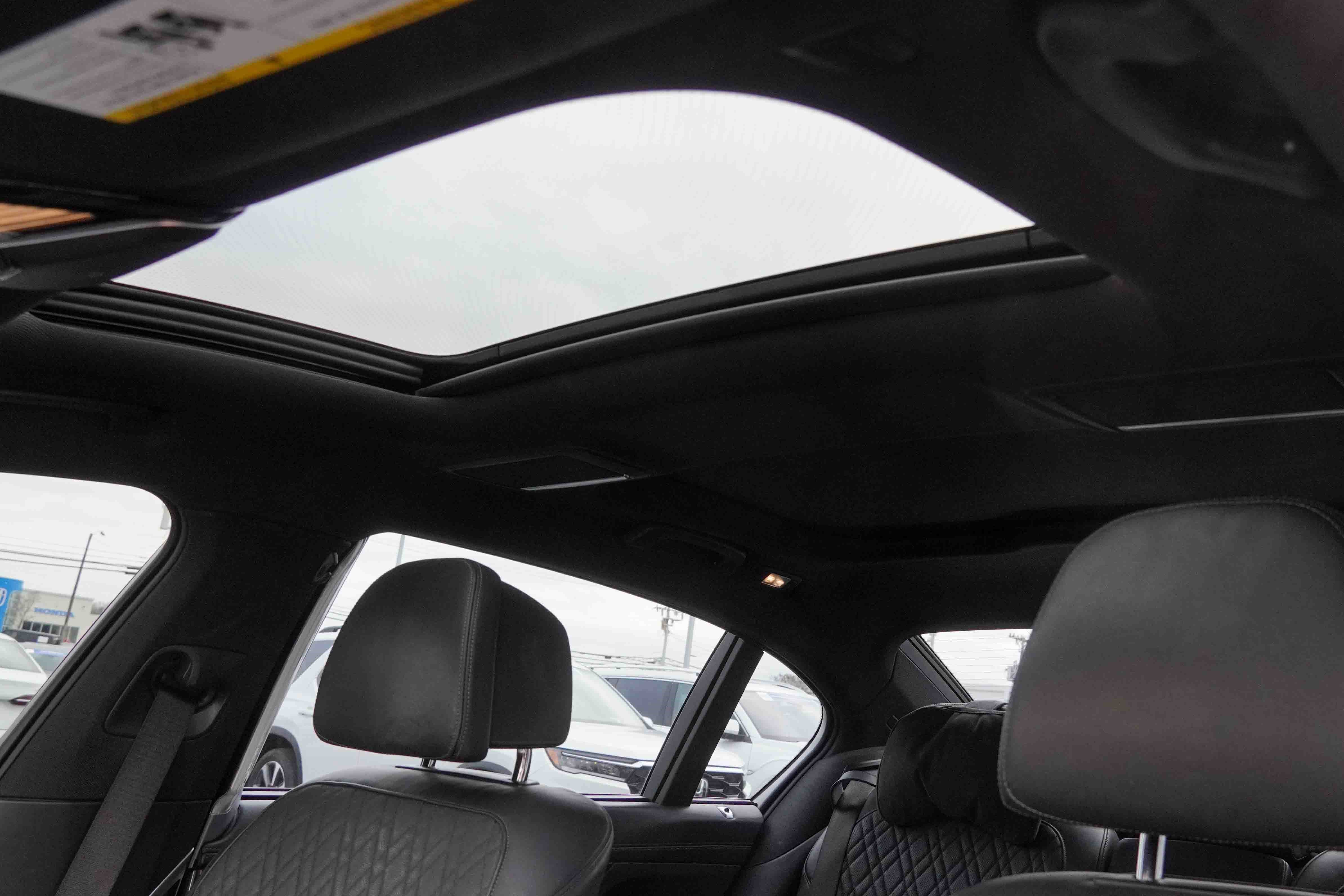 Used 2019 BMW 740i w/ Executive Package image 15