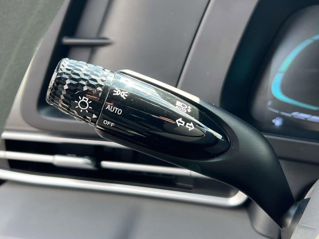 Certified 2025 Hyundai Elantra Hybrid FWD image 23