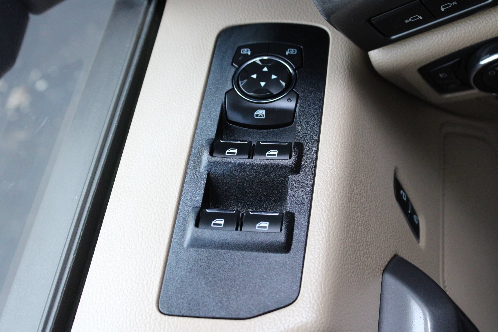 Used 2019 Ford F150 XLT w/ Equipment Group 302A Luxury AWD/4WD image 25