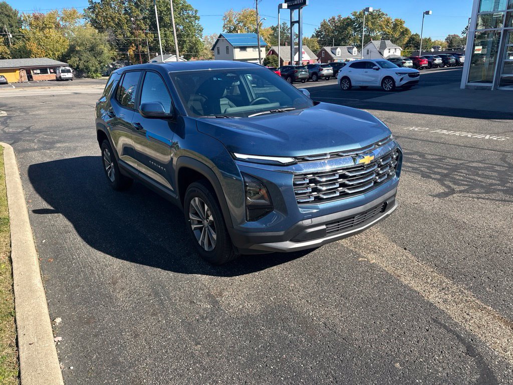 Used 2026 Chevrolet Equinox LT FWD image 3