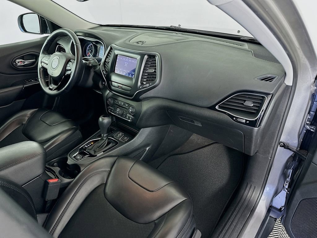 Used 2019 Jeep Cherokee Latitude Plus image 28