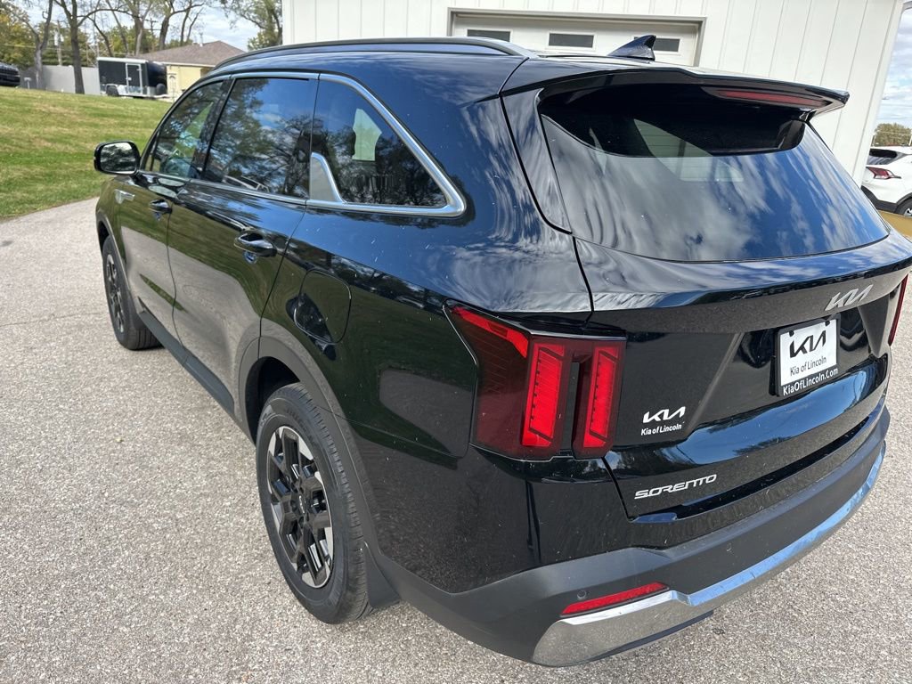 Certified 2025 Kia Sorento S image 7