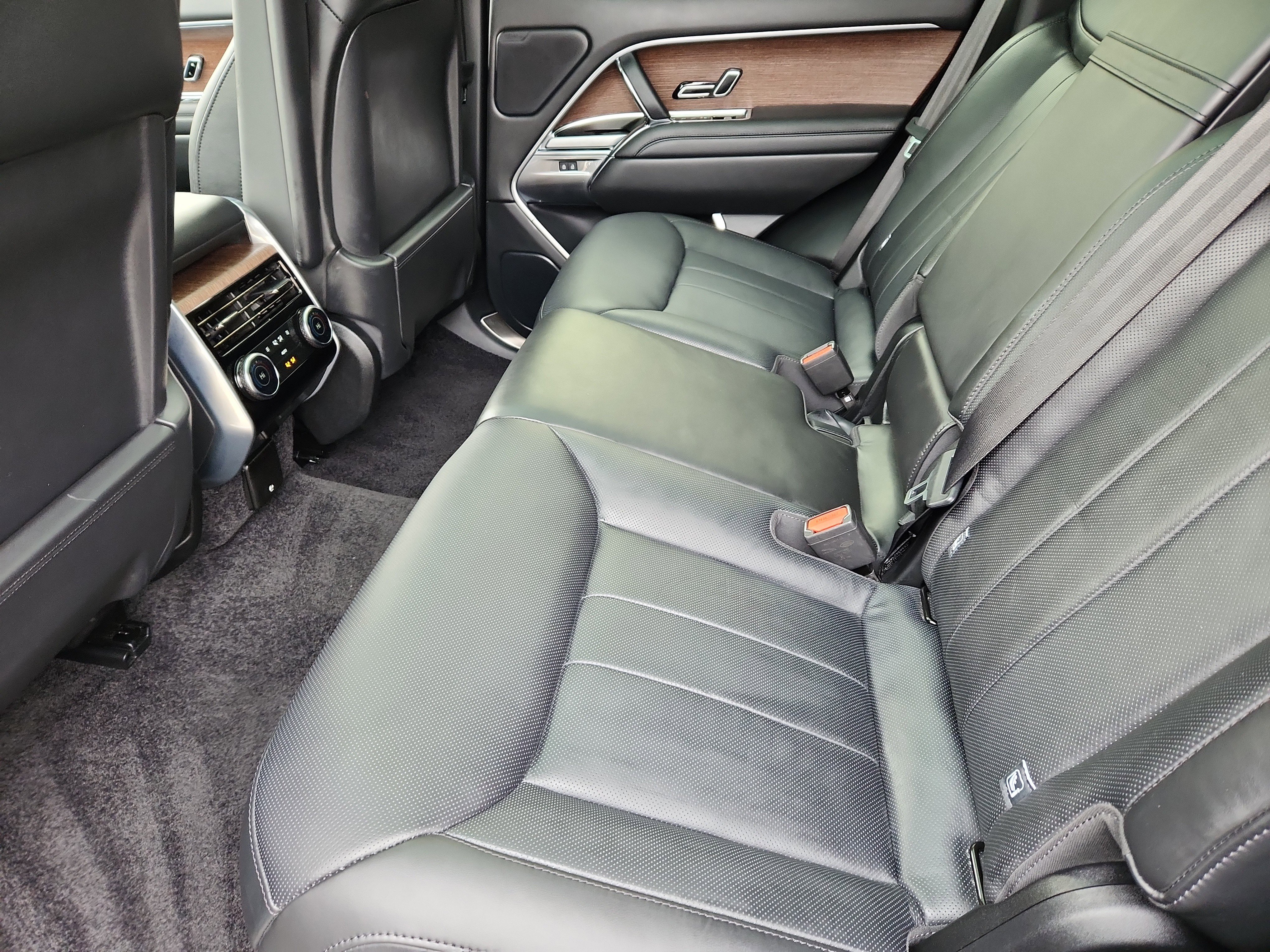 Used 2024 Land Rover Range Rover SE image 5