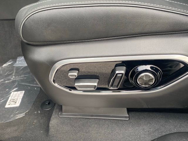 New 2025 Jeep Grand Cherokee Overland w/ Adv Protech Group III image 17