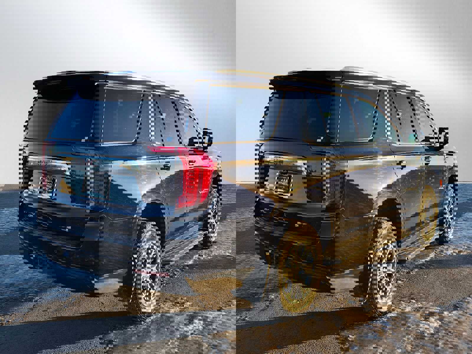 Used 2022 GMC Yukon SLE w/ Max Trailering Package image 3