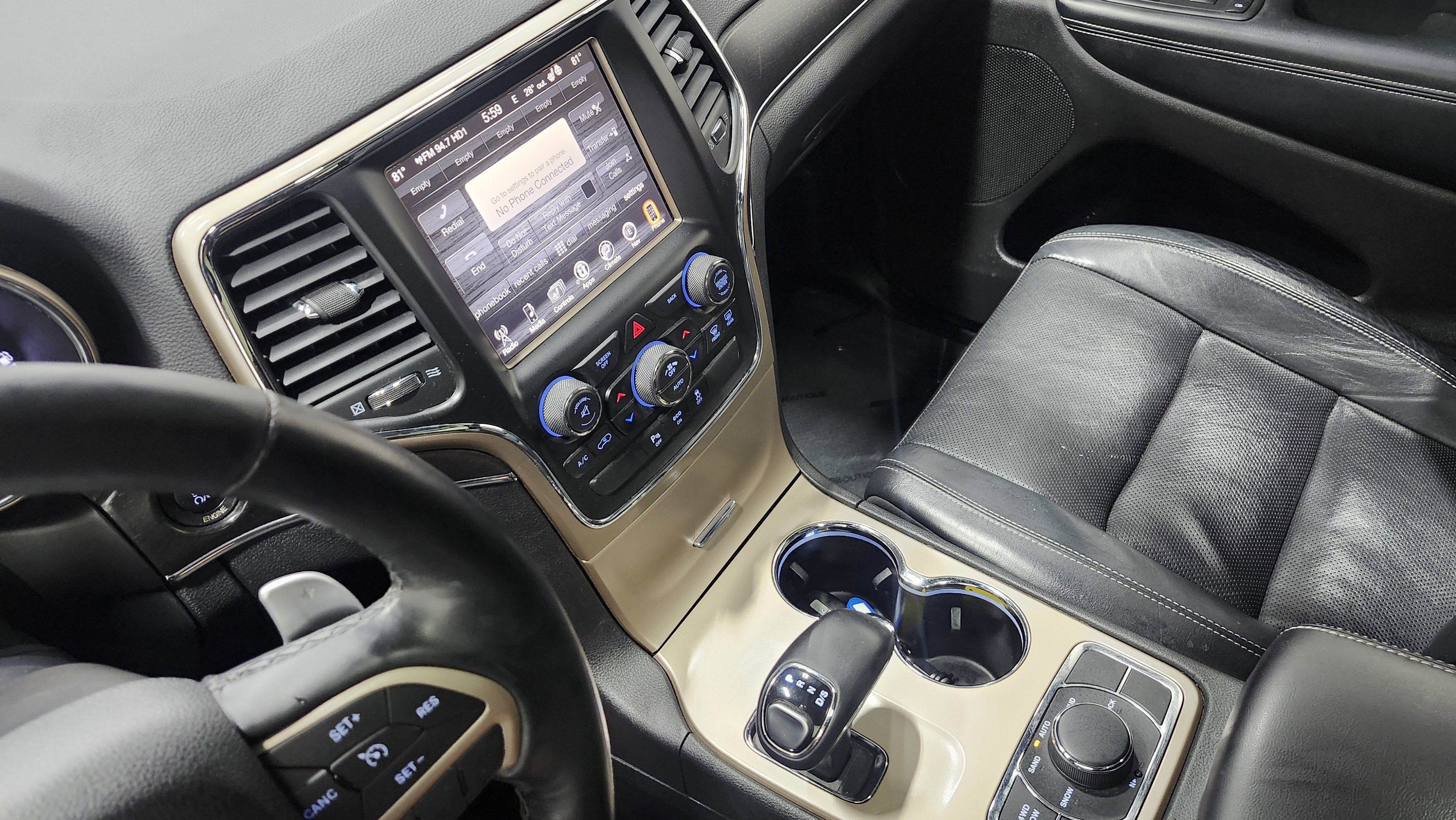 Used 2015 Jeep Grand Cherokee Limited w/ Luxury Group II image 32