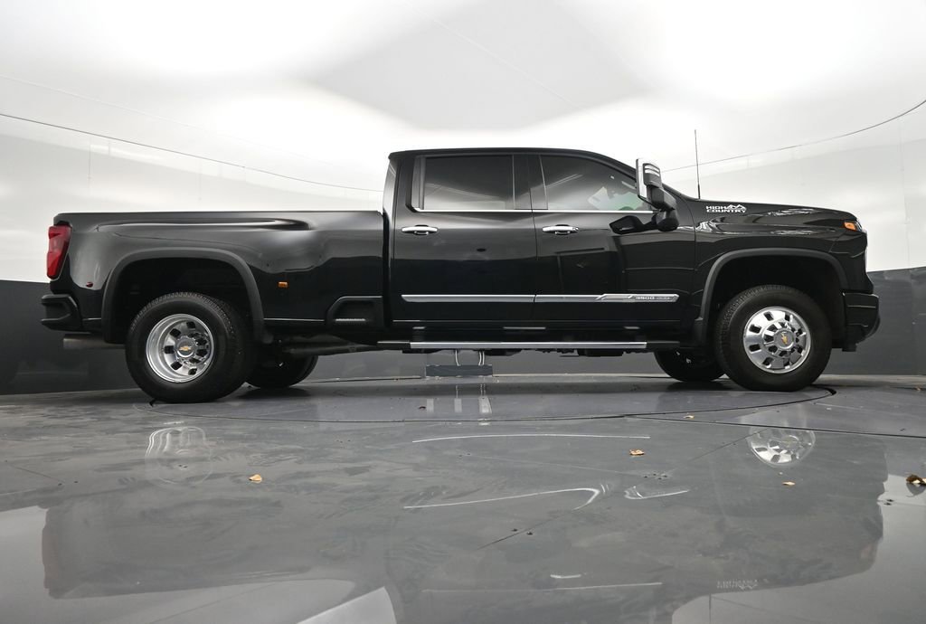 Used 2026 Chevrolet Silverado 3500 High Country w/ High Country Premium Package AWD/4WD image 32