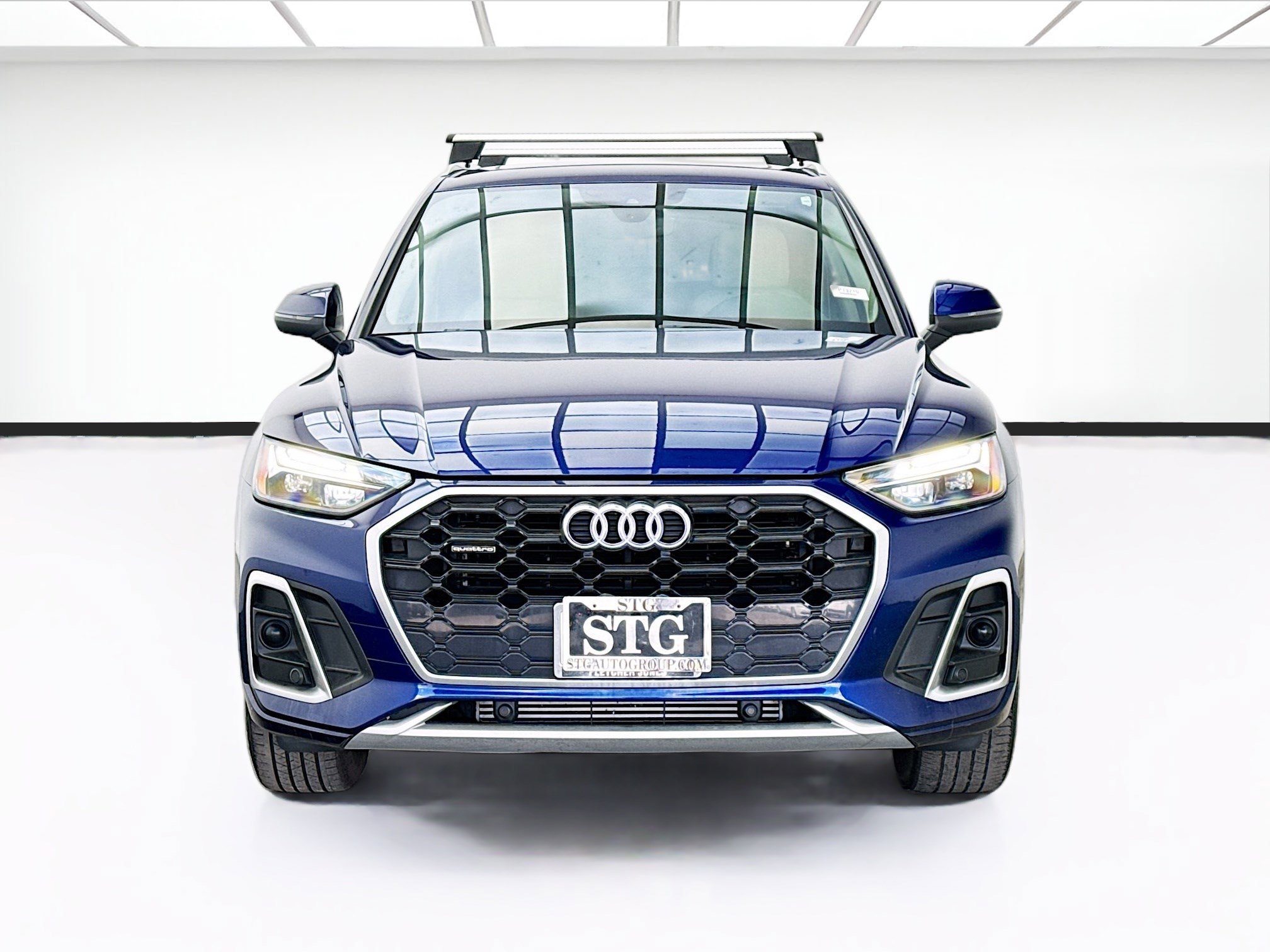 Used 2023 Audi Q5 2.0T Premium w/ Convenience Package AWD/4WD image 2