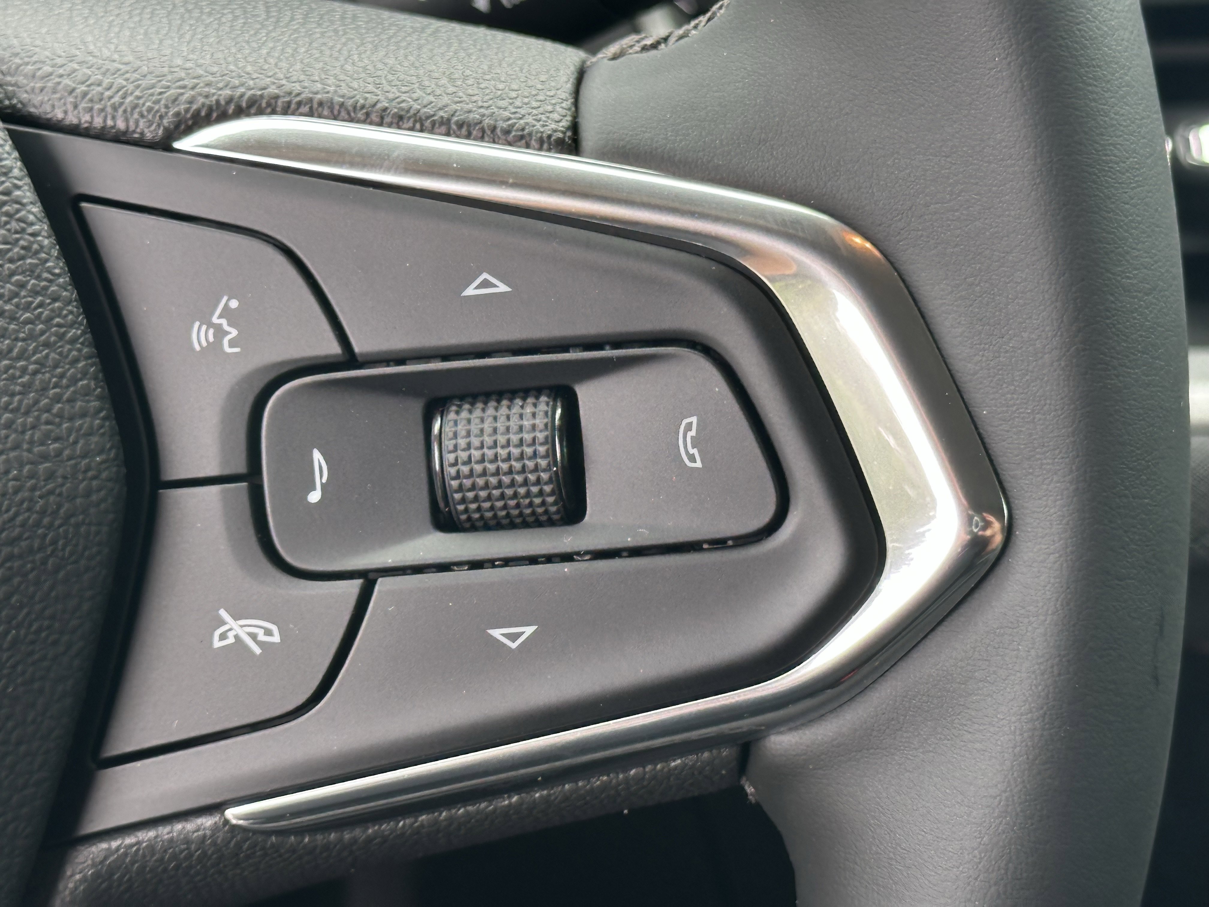 New 2026 Chevrolet TrailBlazer LT w/ LT Cold Weather Package FWD image 21