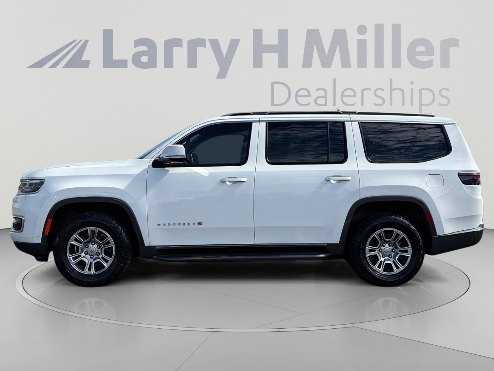 Used 2022 Jeep Wagoneer Series I AWD/4WD image 2