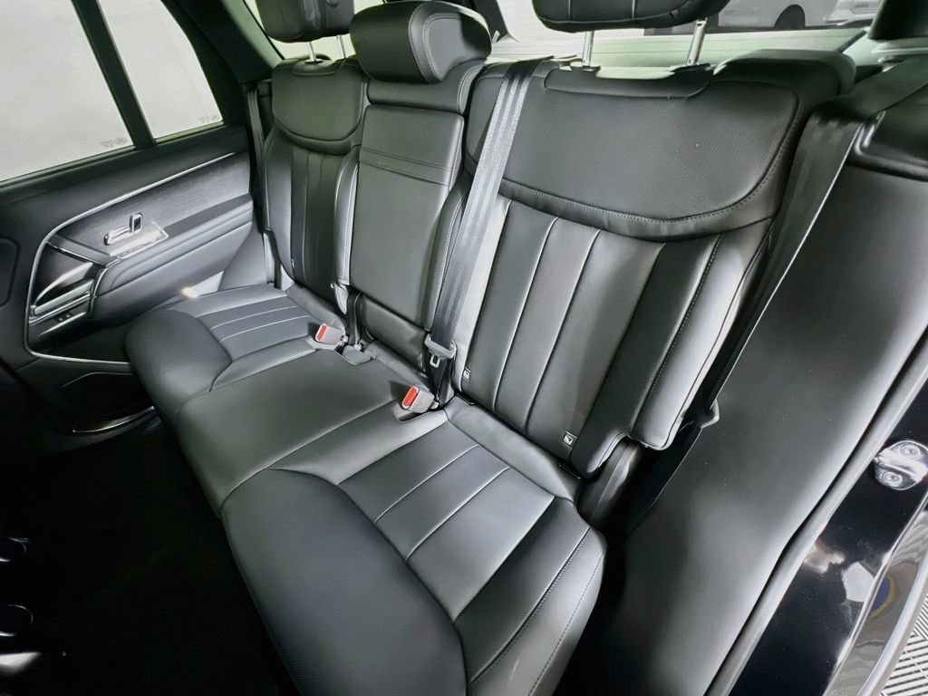 Used 2025 Land Rover Range Rover SE AWD/4WD image 26