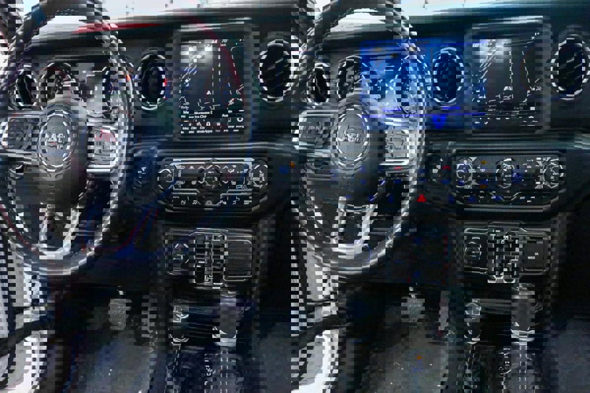 Used 2021 Jeep Wrangler Unlimited Sahara image 25